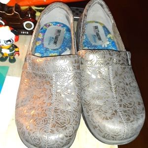 SOFT WALK SHOES GREY'S ANATOMY SLIP RESISTANCE SHOES NRMINT CONDITION